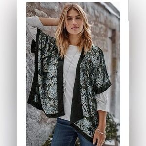 J. Jill Ruana Black and Silver Floral Jacquard Kimono Small-Large